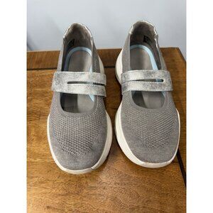 LifeStride With Bzees Women's 8 W Intuition Mary Jane Athletic Sneakers Taupe